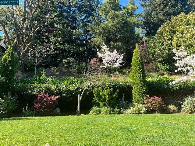 3327 Beechwood Dr, Lafayette, CA 94549