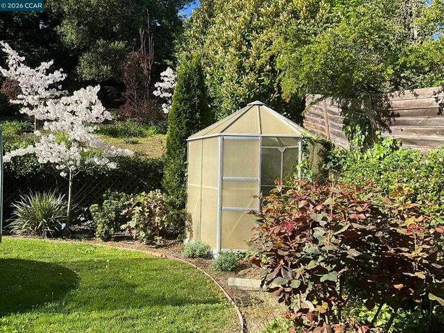 3327 Beechwood Dr, Lafayette, CA 94549