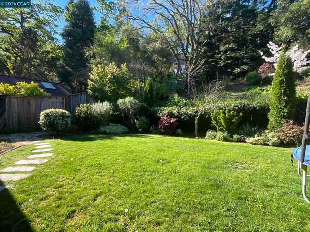 3327 Beechwood Dr, Lafayette, CA 94549