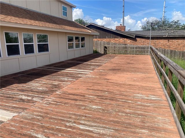 13729 River Forest Dr, Corpus Christi, TX 78410