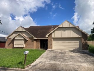 13729 River Forest Dr, Corpus Christi, TX 78410