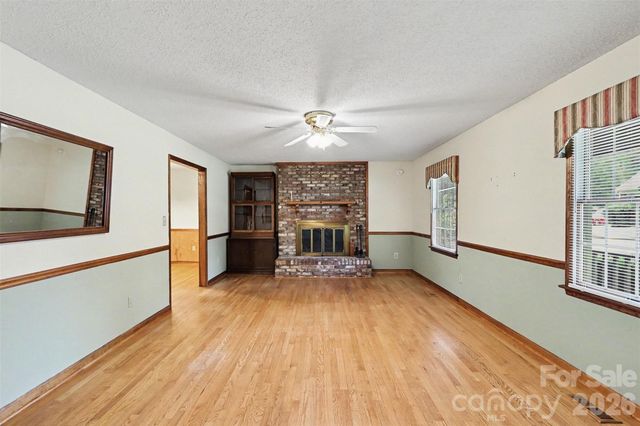 124 E Catawba Avenue, Mooresville, NC 28115