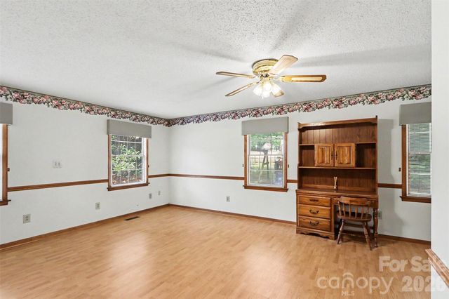 124 E Catawba Avenue, Mooresville, NC 28115