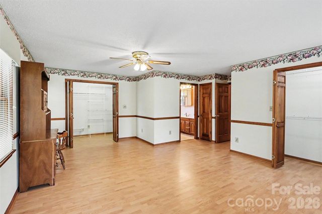 124 E Catawba Avenue, Mooresville, NC 28115