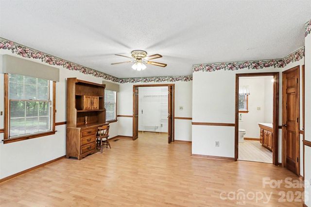 124 E Catawba Avenue, Mooresville, NC 28115