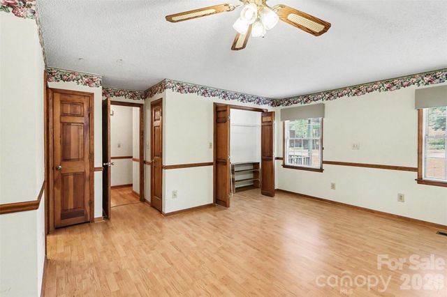 124 E Catawba Avenue, Mooresville, NC 28115