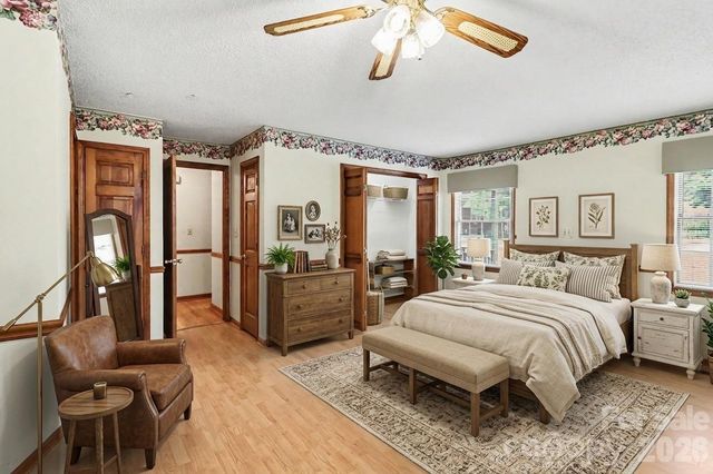 124 E Catawba Avenue, Mooresville, NC 28115