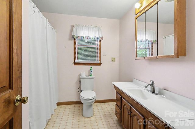 124 E Catawba Avenue, Mooresville, NC 28115