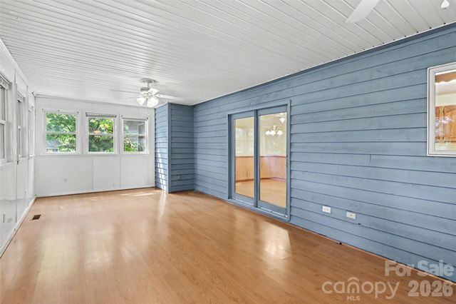 124 E Catawba Avenue, Mooresville, NC 28115