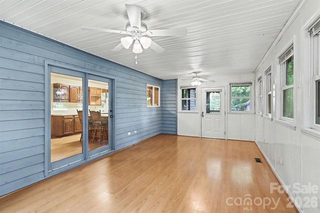 124 E Catawba Avenue, Mooresville, NC 28115