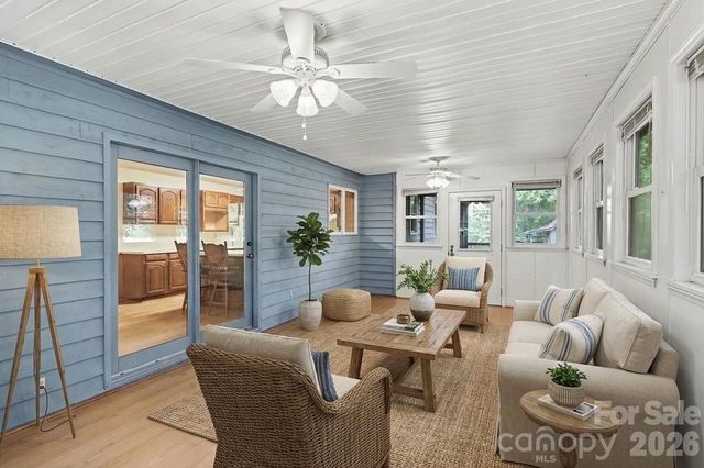 124 E Catawba Avenue, Mooresville, NC 28115