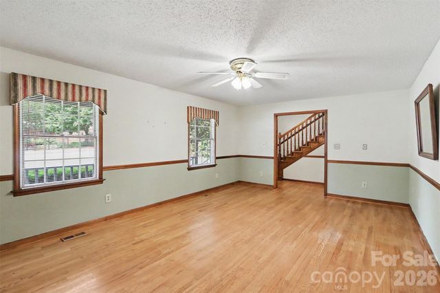 124 E Catawba Avenue, Mooresville, NC 28115