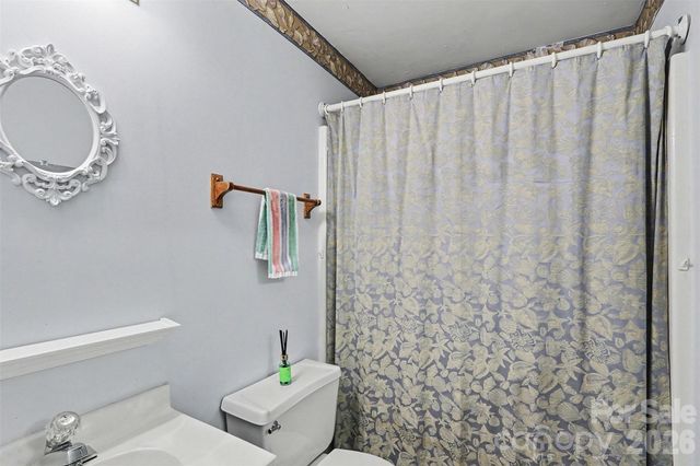 124 E Catawba Avenue, Mooresville, NC 28115