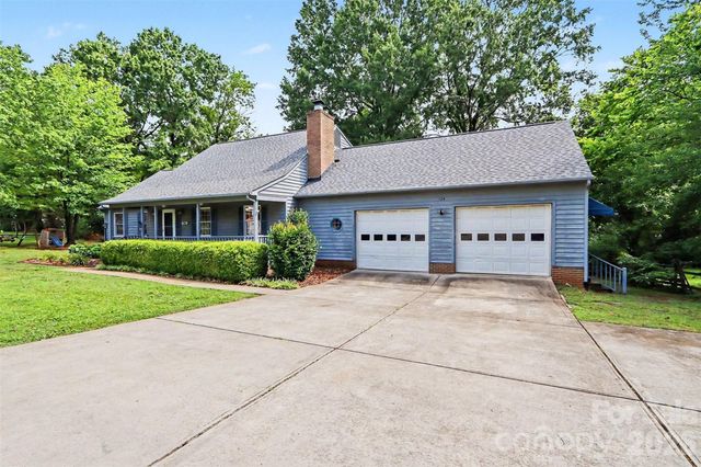 124 E Catawba Avenue, Mooresville, NC 28115