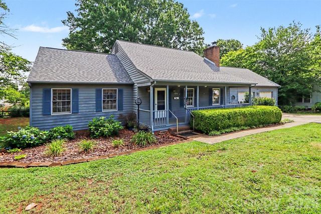 124 E Catawba Avenue, Mooresville, NC 28115