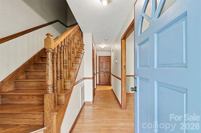 124 E Catawba Avenue, Mooresville, NC 28115