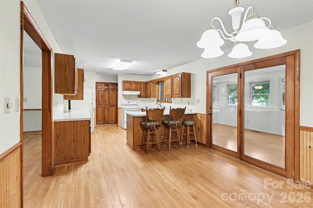 124 E Catawba Avenue, Mooresville, NC 28115