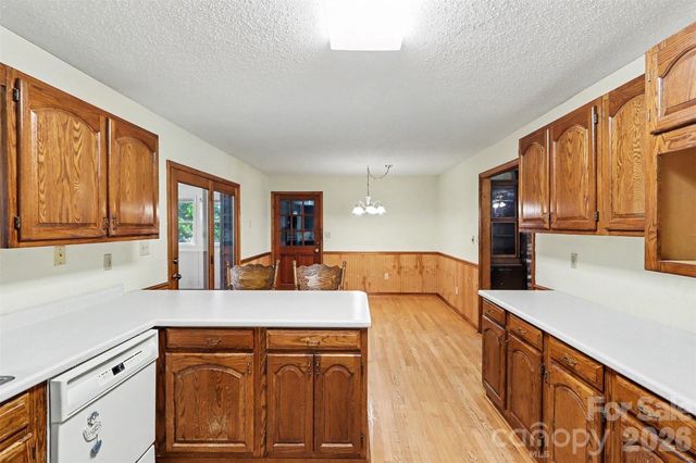124 E Catawba Avenue, Mooresville, NC 28115