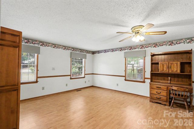 124 E Catawba Avenue, Mooresville, NC 28115