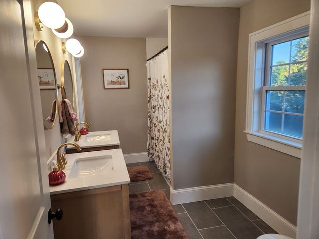 10 Arbutus Rd, Worcester, MA 01606