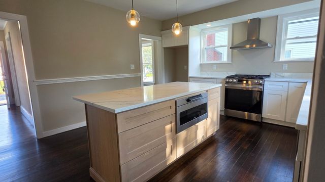 10 Arbutus Rd, Worcester, MA 01606