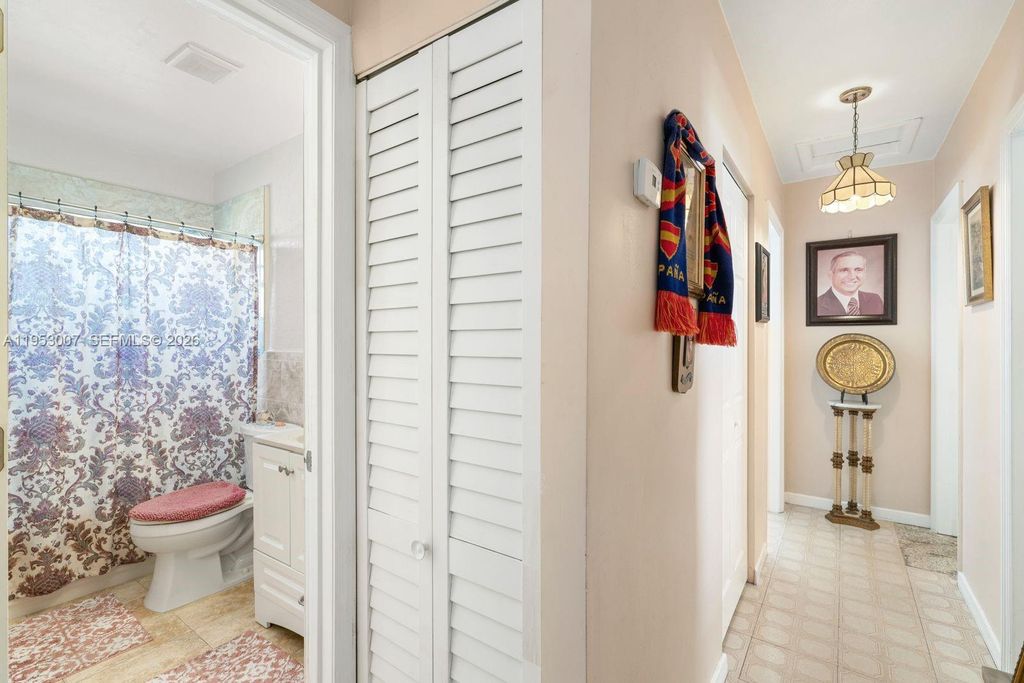 Image 10 of property listing at 5770 NW 111th St, Hialeah, FL 33012