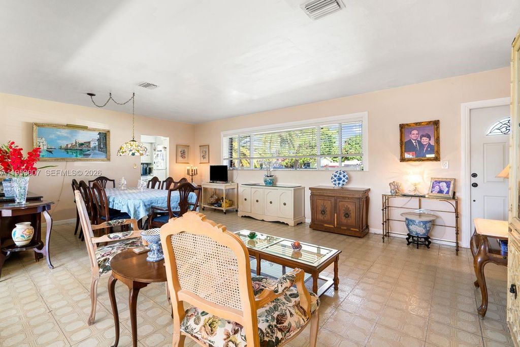 Image 15 of property listing at 5770 NW 111th St, Hialeah, FL 33012