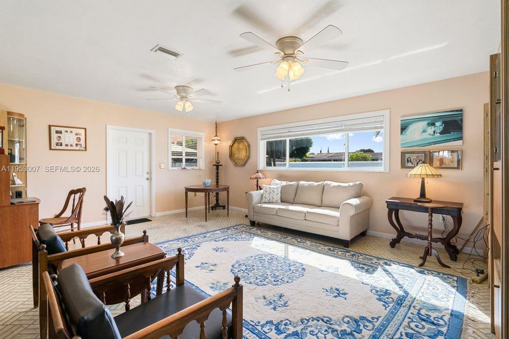 Image 17 of property listing at 5770 NW 111th St, Hialeah, FL 33012