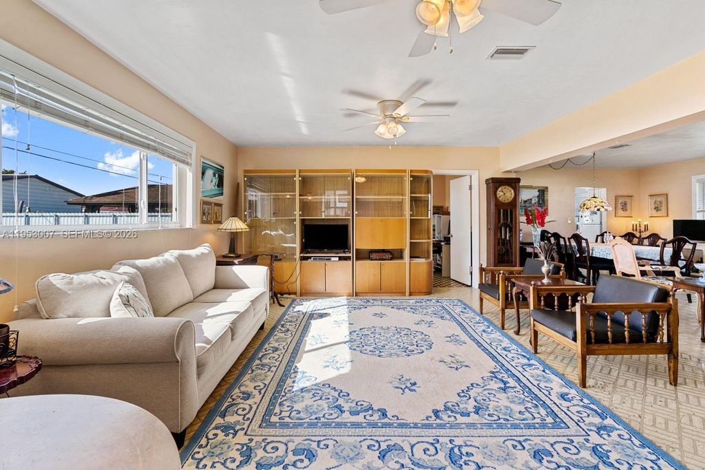 Image 18 of property listing at 5770 NW 111th St, Hialeah, FL 33012