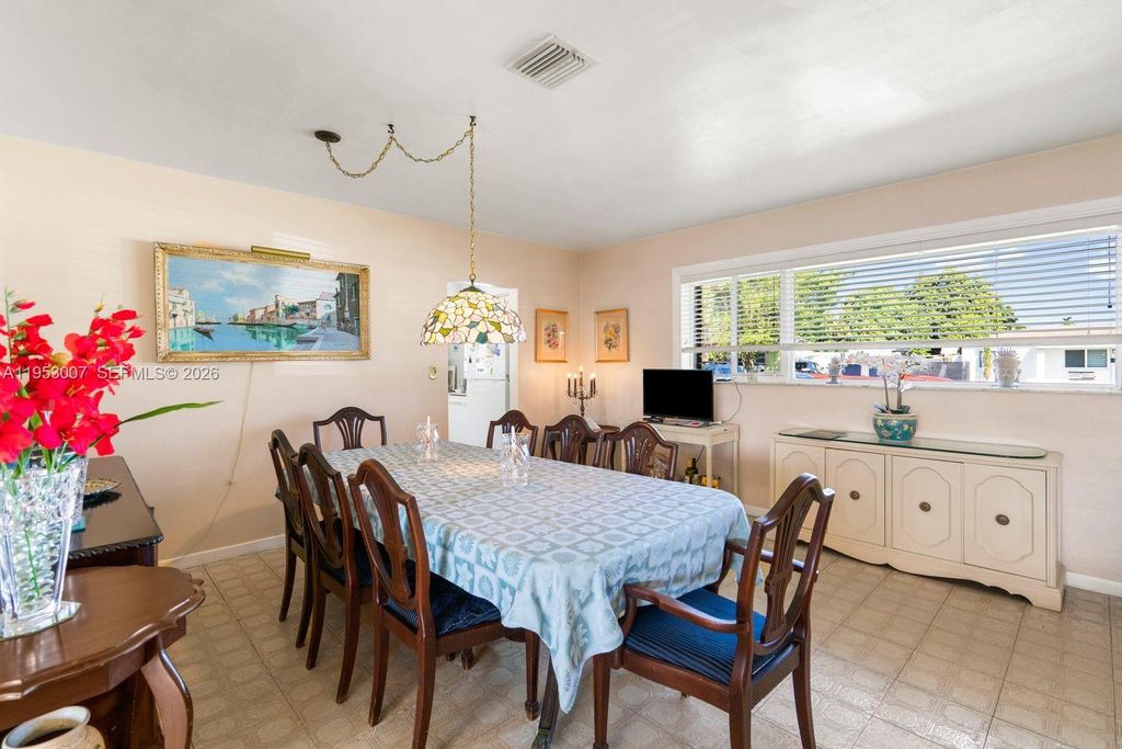 Image 19 of property listing at 5770 NW 111th St, Hialeah, FL 33012