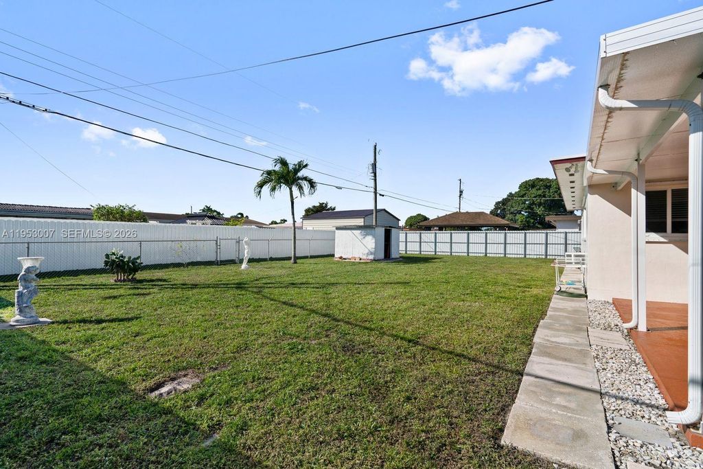 Image 5 of property listing at 5770 NW 111th St, Hialeah, FL 33012