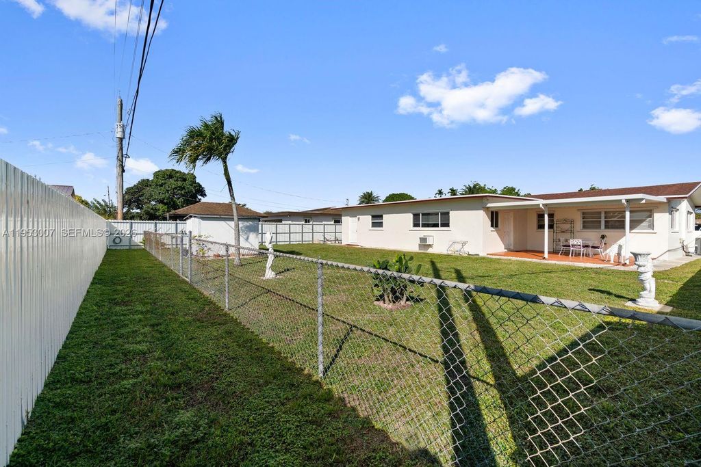 Image 6 of property listing at 5770 NW 111th St, Hialeah, FL 33012