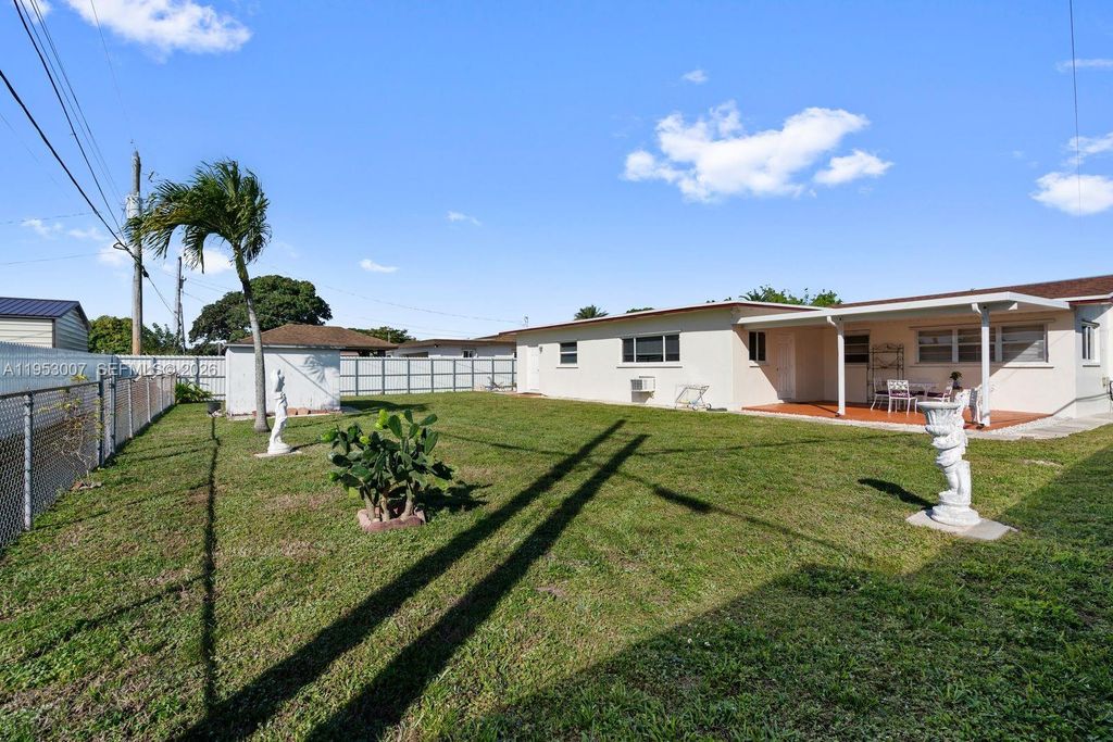 Image 7 of property listing at 5770 NW 111th St, Hialeah, FL 33012