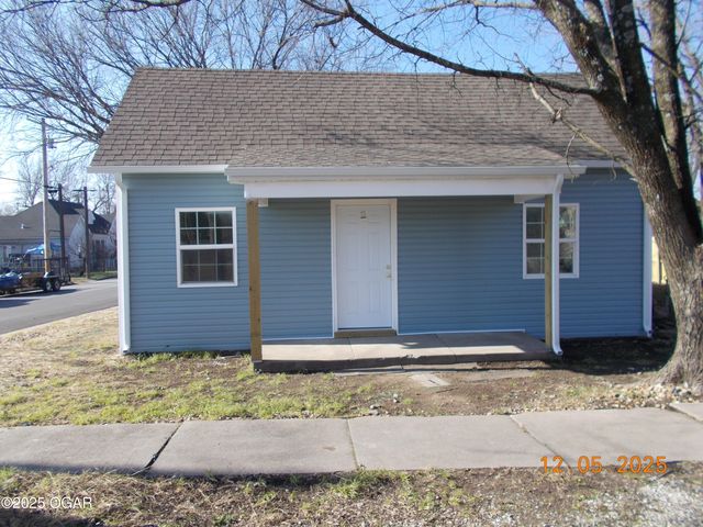 702 N Hall Street, Webb City, MO 64870