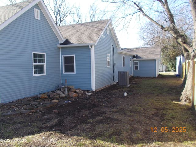 702 N Hall Street, Webb City, MO 64870