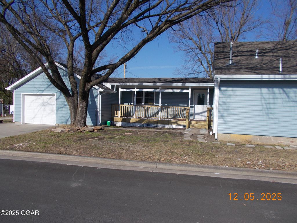 702 N Hall Street, Webb City, MO 64870