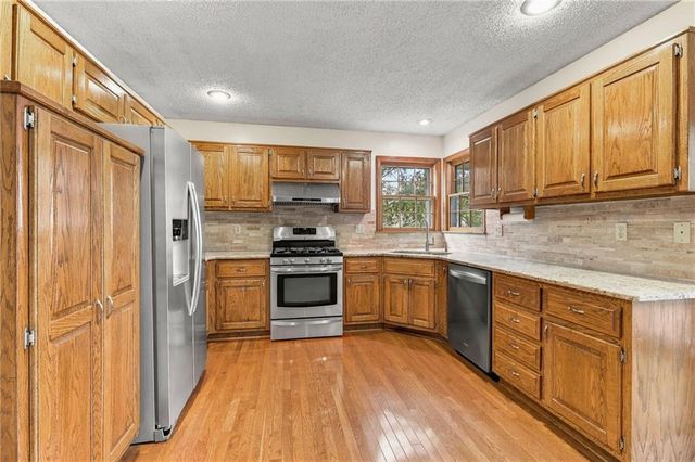 11930 S Hallet Street, Olathe, KS 66062