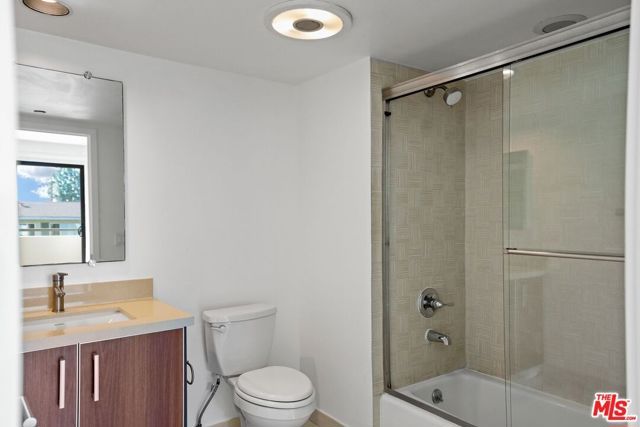 1518 Federal 408, Los Angeles, CA 90025