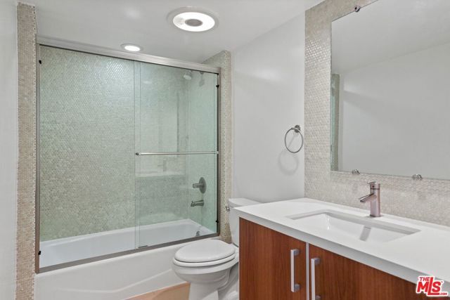 1518 Federal 408, Los Angeles, CA 90025