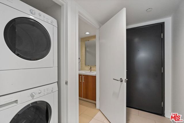 1518 Federal 408, Los Angeles, CA 90025