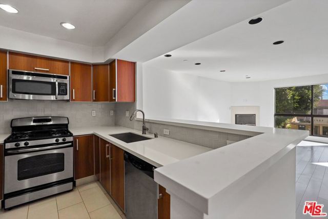 1518 Federal 408, Los Angeles, CA 90025