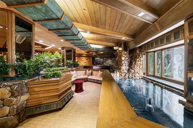 2000 Towerside Ter 412, Miami, FL 33138