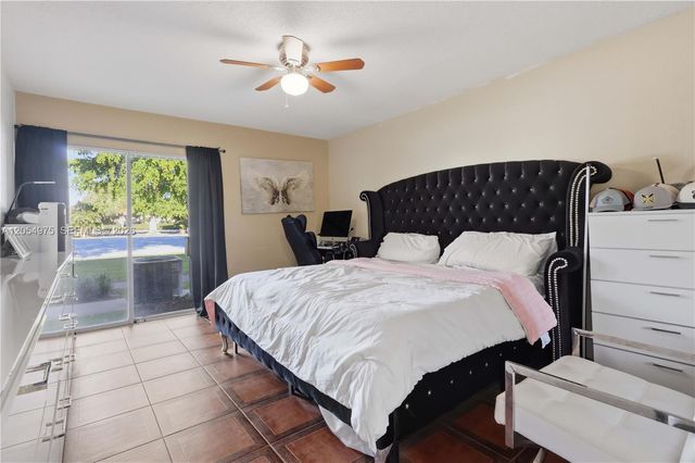5850 NW 57th Avenue 3, Tamarac, FL 33319