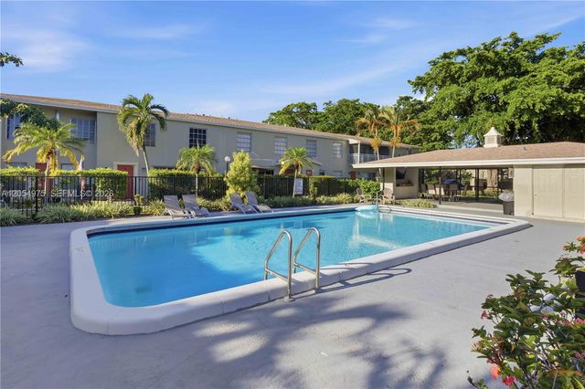 5850 NW 57th Avenue 3, Tamarac, FL 33319