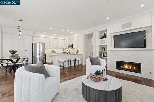 218 Abigail Cir, Danville, CA 94506