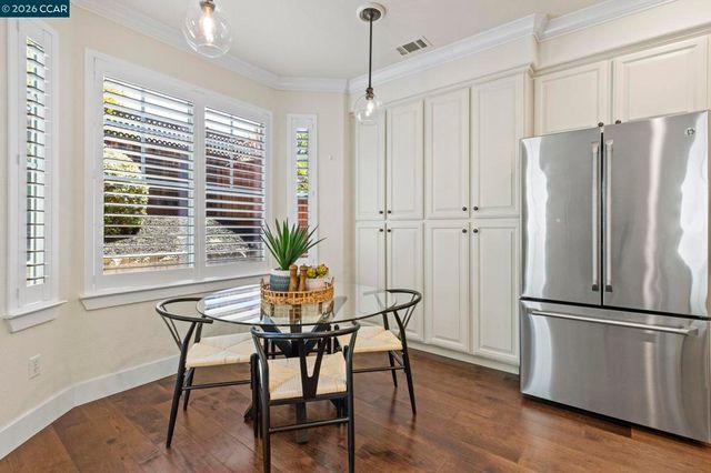 218 Abigail Cir, Danville, CA 94506