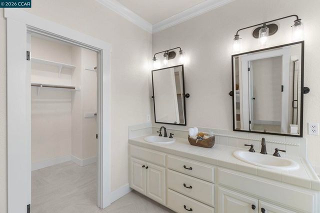 218 Abigail Cir, Danville, CA 94506