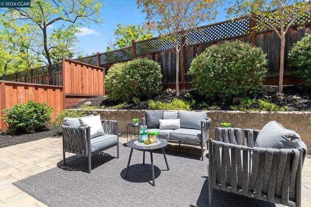 218 Abigail Cir, Danville, CA 94506