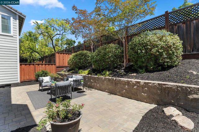 218 Abigail Cir, Danville, CA 94506