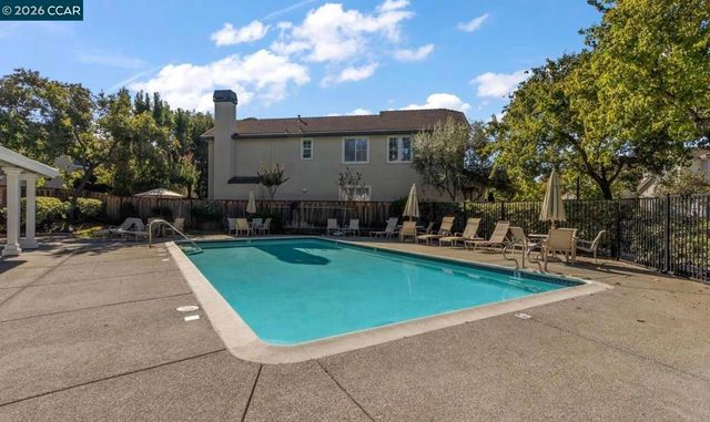 218 Abigail Cir, Danville, CA 94506